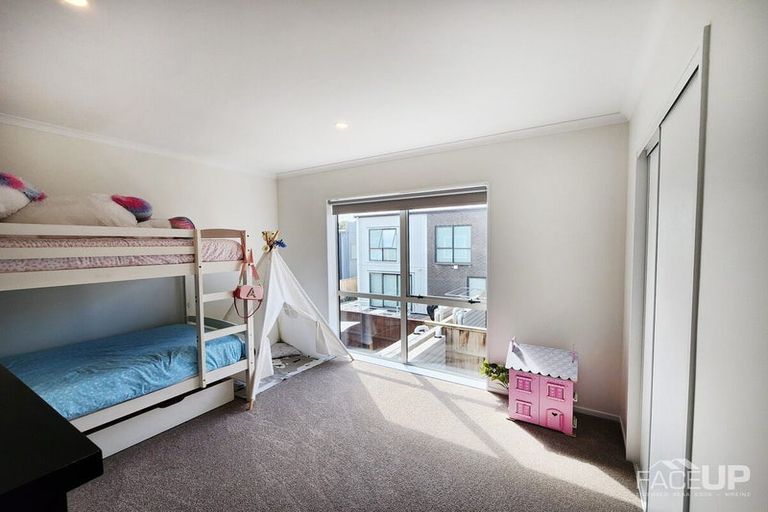 Photo of property in 2 Waimoana Close, Massey, Auckland, 0614