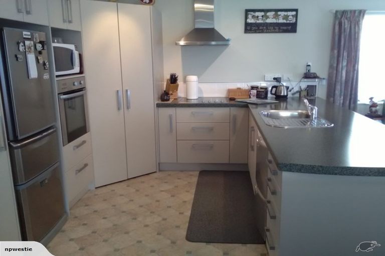 Photo of property in 3a Simons Street, Moturoa, New Plymouth, 4310