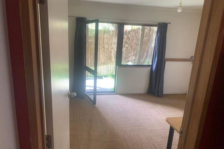 Photo of property in 1/38 Nor Drive East, Northcross, Auckland, 0632