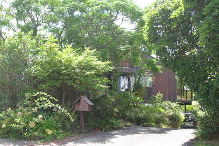 Photo of property in 51 Wyoming Avenue, Murrays Bay, Auckland, 0630