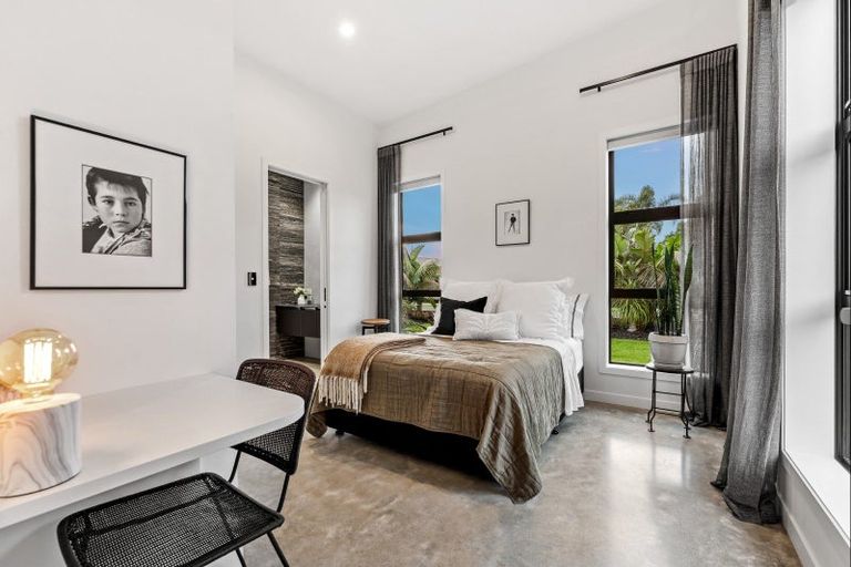 Photo of property in 72 Point Wells Road, Point Wells, 0986