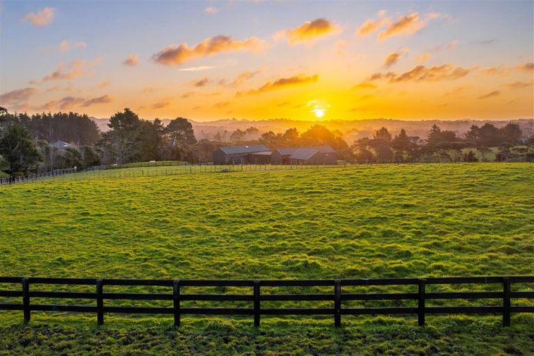 Photo of property in 93 Nixon Road, Taupaki, 0782