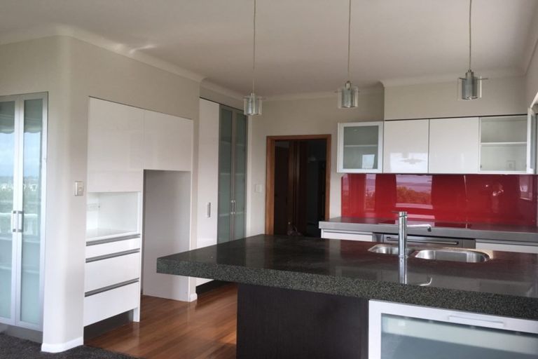 Photo of property in 459 East Coast Road, Murrays Bay, Auckland, 0630