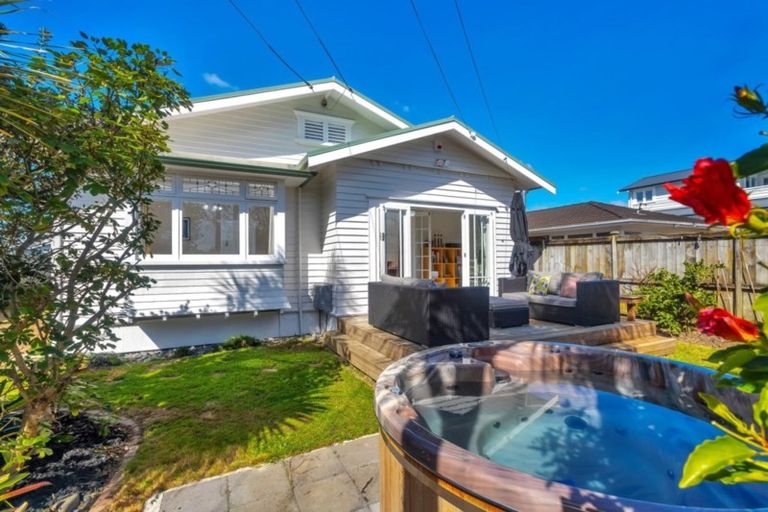 Photo of property in 20 Miller Street, Point Chevalier, Auckland, 1022