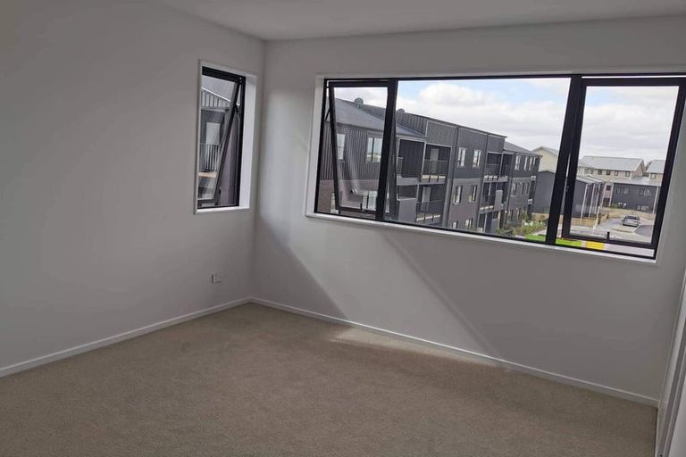 Photo of property in 22 Eileen Newey Place, Henderson, Auckland, 0612