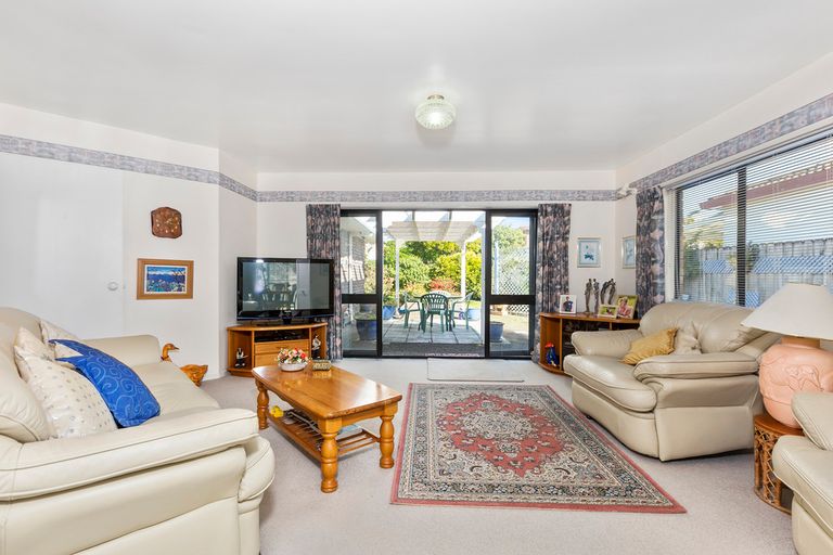 Photo of property in 9 Crampton Court, Orewa, 0931