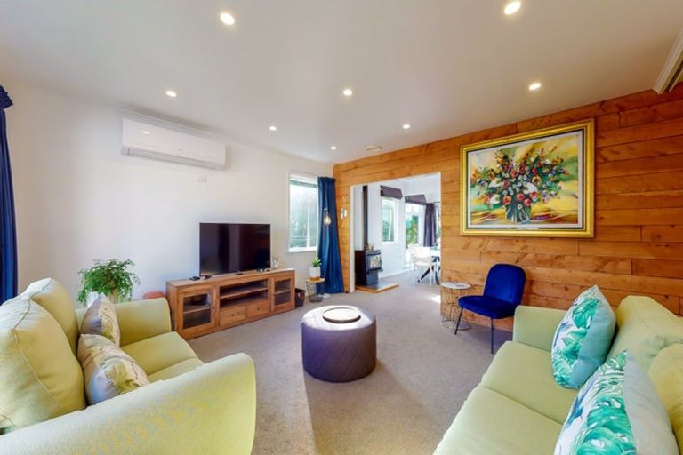 Photo of property in 20 Larsen Crescent, Tawa, Wellington, 5028