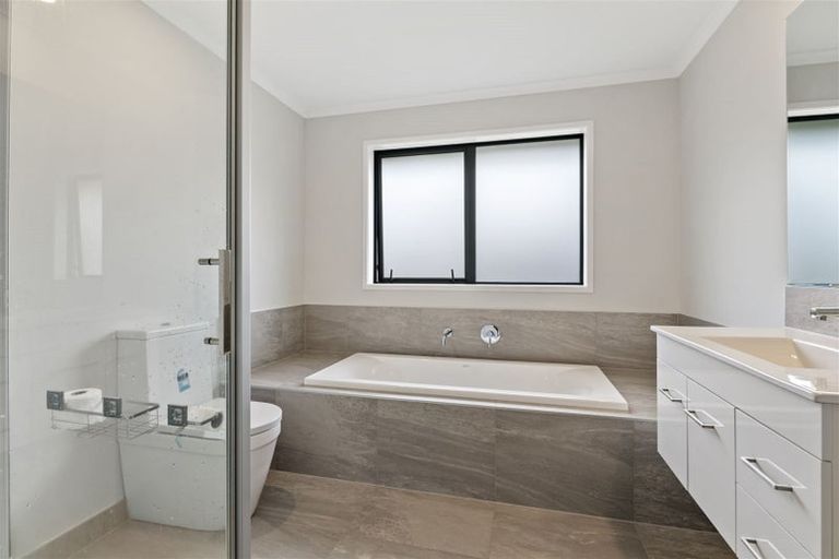 Photo of property in 47 Couldrey Crescent, Red Beach, 0932