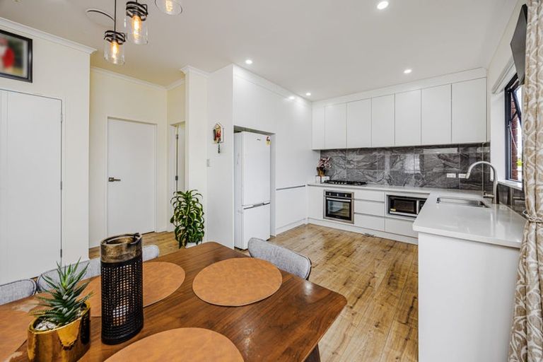 Photo of property in 12 Millfield Lane, Papakura, 2110