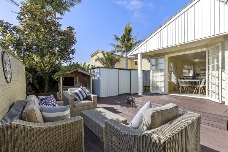 Photo of property in 11 Fielding Crescent, Farm Cove, Auckland, 2012