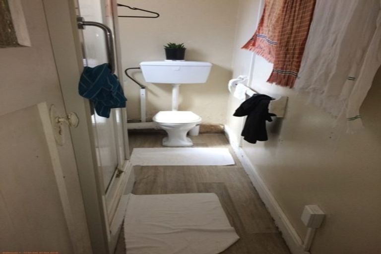 Photo of property in Devonport Apartments, 18/127 Saint Aubyn Street, New Plymouth, 4310