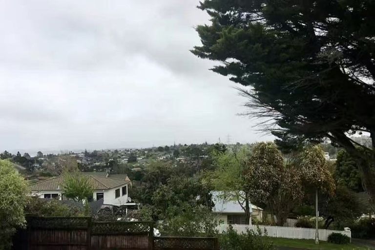 Photo of property in 4 Darcy Place, Massey, Auckland, 0614