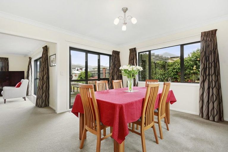 Photo of property in 189 Woodman Drive, Tawa, Wellington, 5028