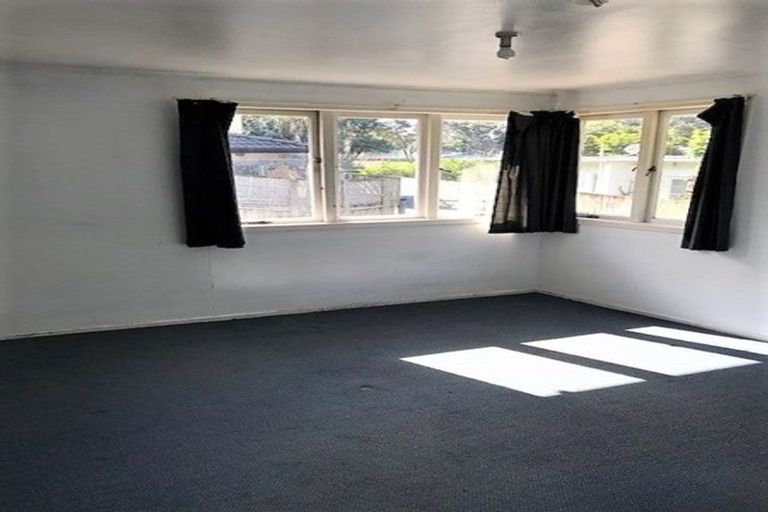 Photo of property in 68a Flanshaw Road, Te Atatu South, Auckland, 0610