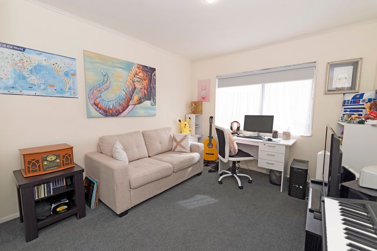 Photo of property in 27 Milan Drive, Glen Eden, Auckland, 0602
