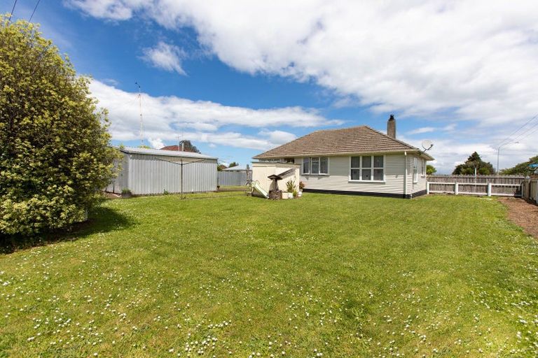 Photo of property in 1 Robertshawe Crescent, Dannevirke, 4930