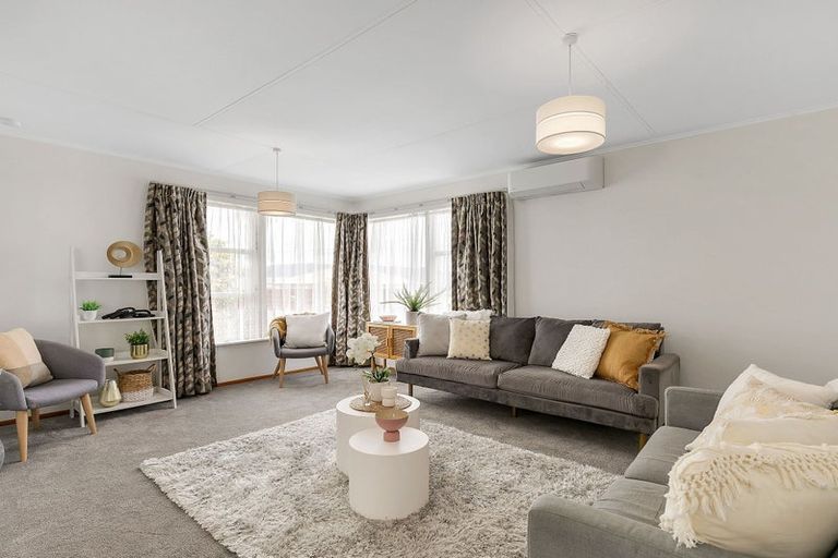 Photo of property in 98 Driver Crescent, Cannons Creek, Porirua, 5024