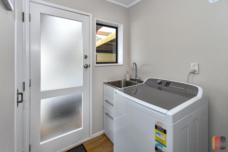 Photo of property in 14 Hadley Wood Drive, Wattle Downs, Auckland, 2103