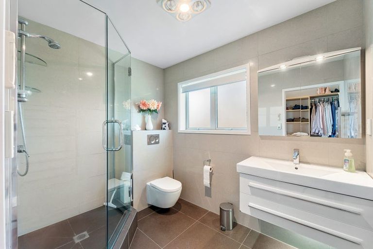 Photo of property in 19 Robin Lane, Browns Bay, Auckland, 0630