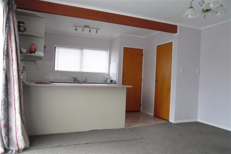 Photo of property in 1/28 Pahi Place, West Harbour, Auckland, 0618