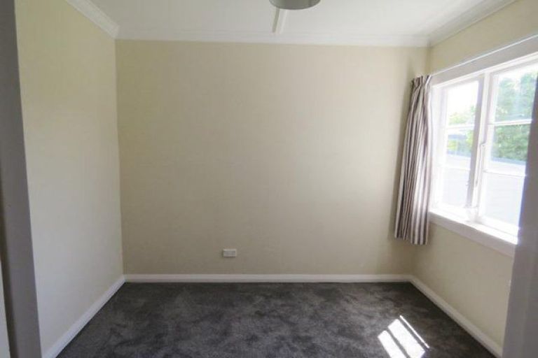 Photo of property in 16 Gaine Street, New Plymouth, 4310