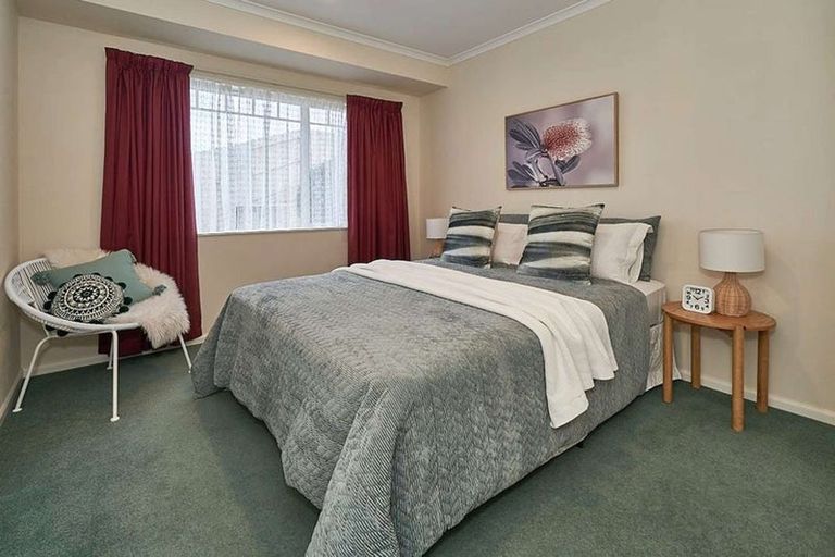 Photo of property in 21 Rothesay Place, Highbury, Palmerston North, 4412