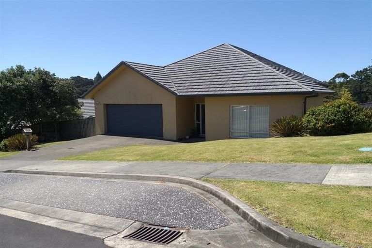 Photo of property in 74 George Deane Place, Greenhithe, Auckland, 0632