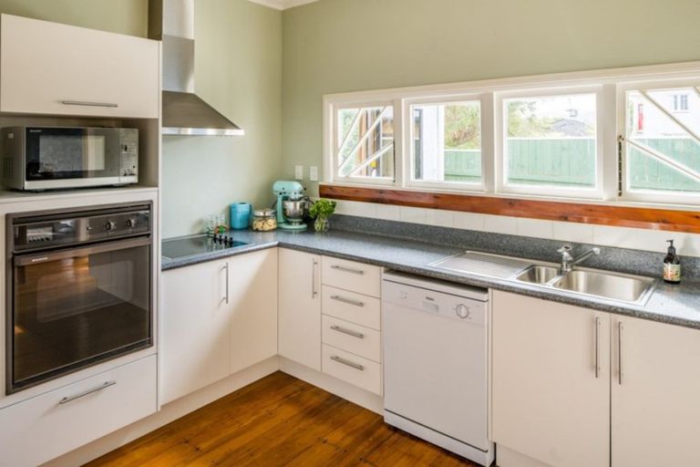 Photo of property in 6 Fairfield Avenue, Fairfield, Lower Hutt, 5011