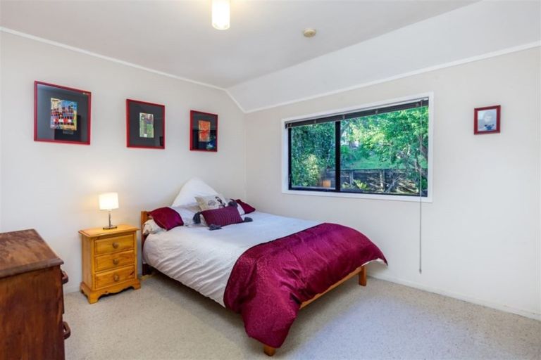 Photo of property in 5 Fitzpatrick Place, Chatswood, Auckland, 0626