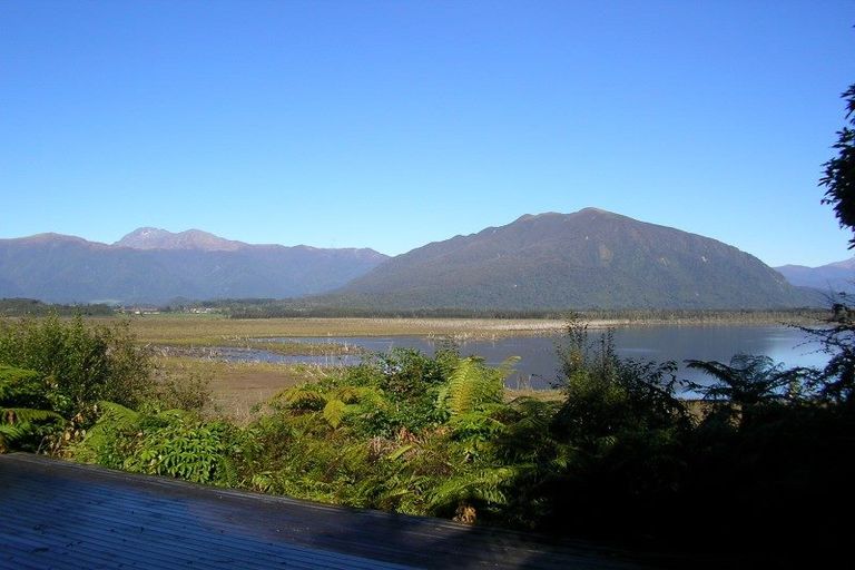 Photo of property in 20 Johns Road, Moana, 7872