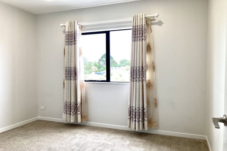 Photo of property in 32 Pilot Drive, Hobsonville, Auckland, 0616