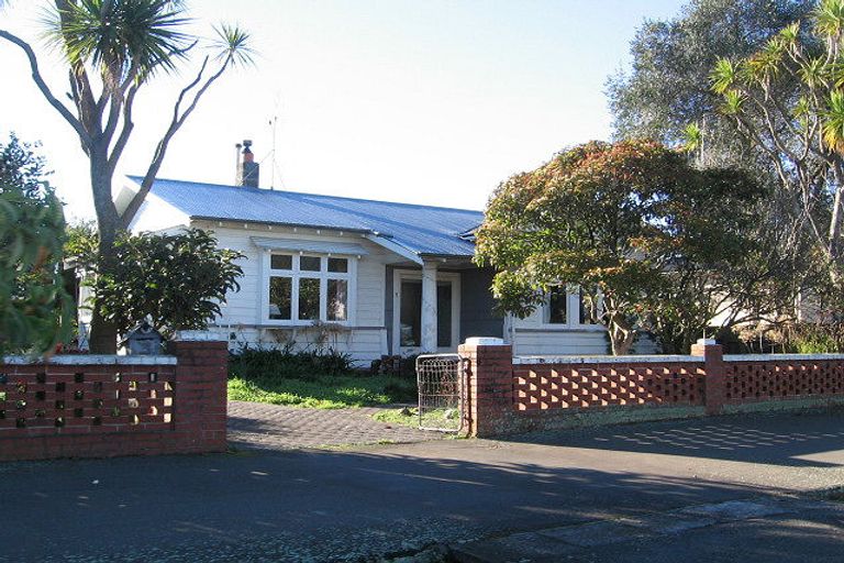 Photo of property in 3 Regent Street, Palmerston North, 4414