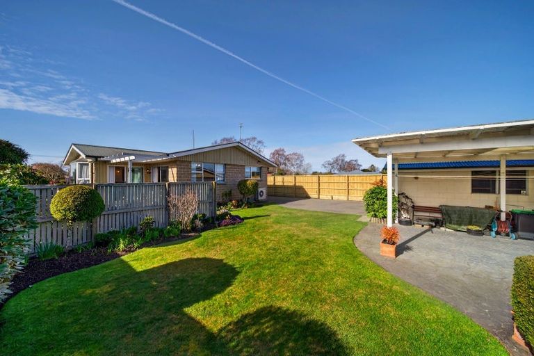 Photo of property in 73 Crofton Road, Harewood, Christchurch, 8051