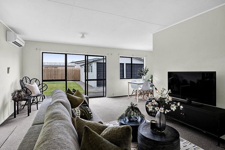 Photo of property in 118 Riversdale Drive, Merrilands, New Plymouth, 4312