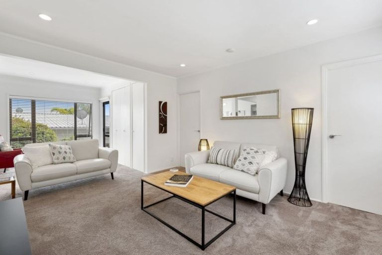 Photo of property in 2/17 County Road, Torbay, Auckland, 0630