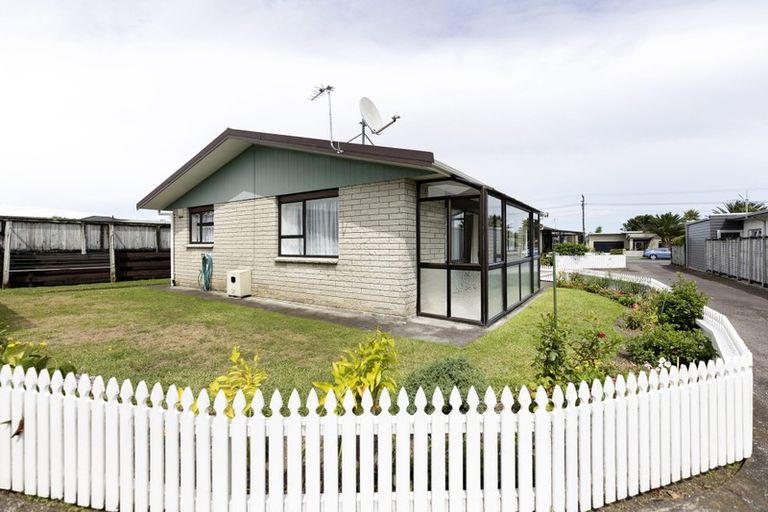 Photo of property in 2/151 Carrington Street, Lower Vogeltown, New Plymouth, 4310