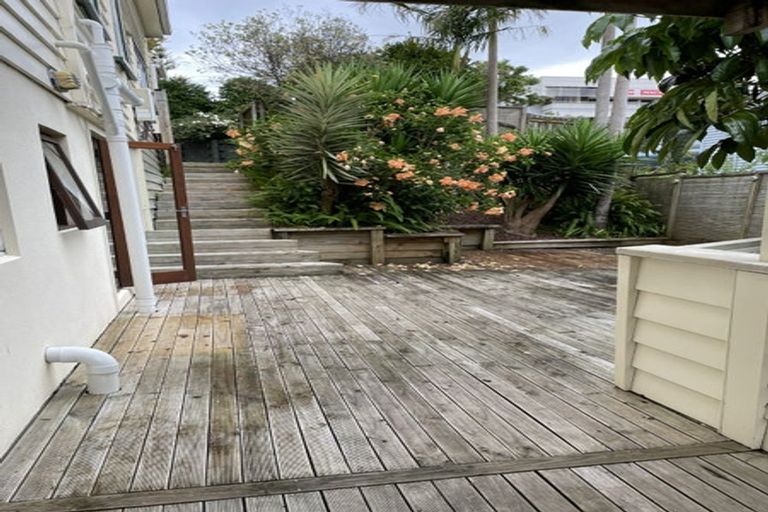 Photo of property in 2/20a Rawene Road, Birkenhead, Auckland, 0626