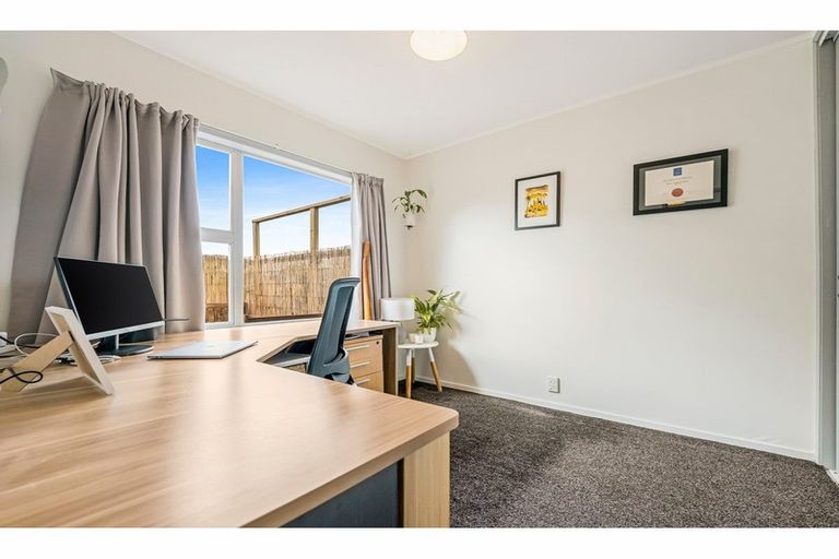 Photo of property in 1/1 Golf Road, New Lynn, Auckland, 0600