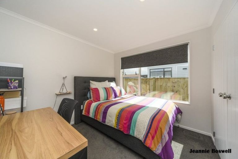Photo of property in 52 Exeter Crescent, Takaro, Palmerston North, 4412