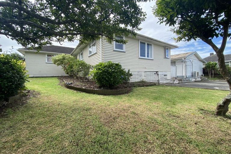 Photo of property in 16 Sandbrook Avenue, Otara, Auckland, 2023