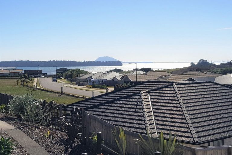 Photo of property in 13 Lakeside Terrace, Omokoroa, 3114