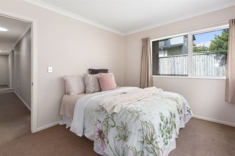 Photo of property in 4 Tongariro Drive, Aotea, Porirua, 5024