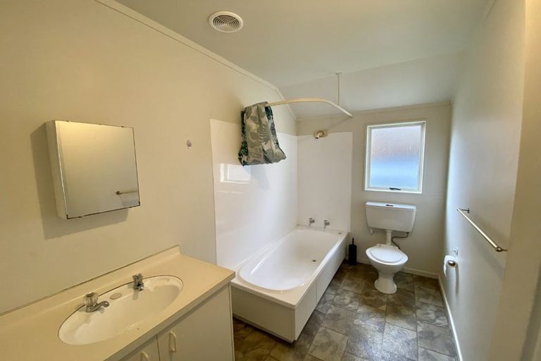 Photo of property in 2/903 Lyell Street, Akina, Hastings, 4122