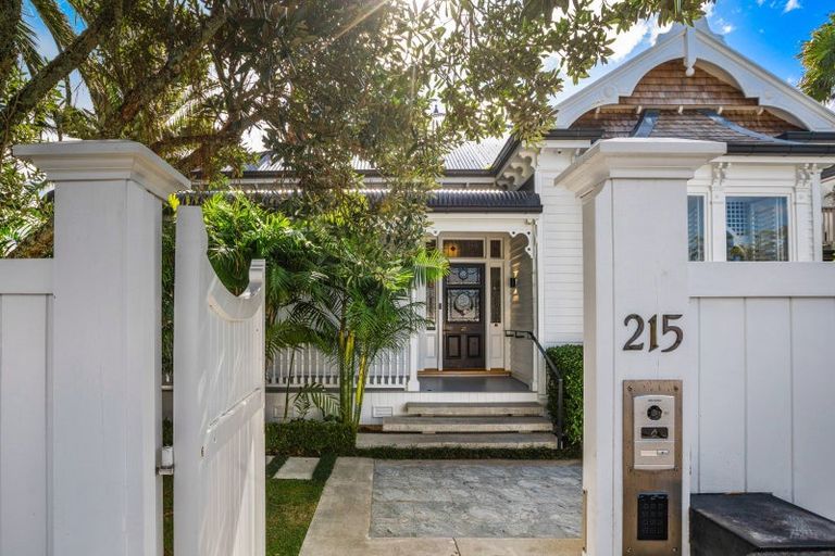 Photo of property in 215 Jervois Road, Herne Bay, Auckland, 1011