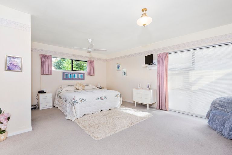 Photo of property in 9 Crampton Court, Orewa, 0931