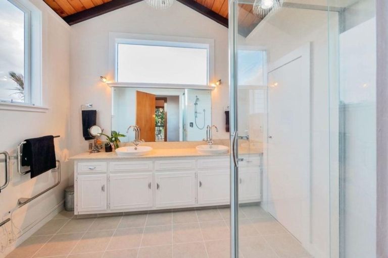 Photo of property in 431 Titirangi Road, Titirangi, Auckland, 0604