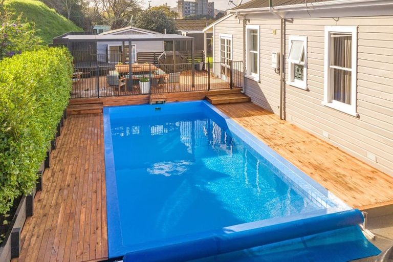 Photo of property in 30 College Street, College Estate, Whanganui, 4500