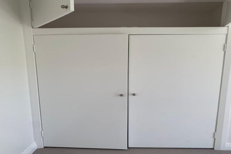 Photo of property in 15a Kellsmere Crescent, Island Bay, Wellington, 6023