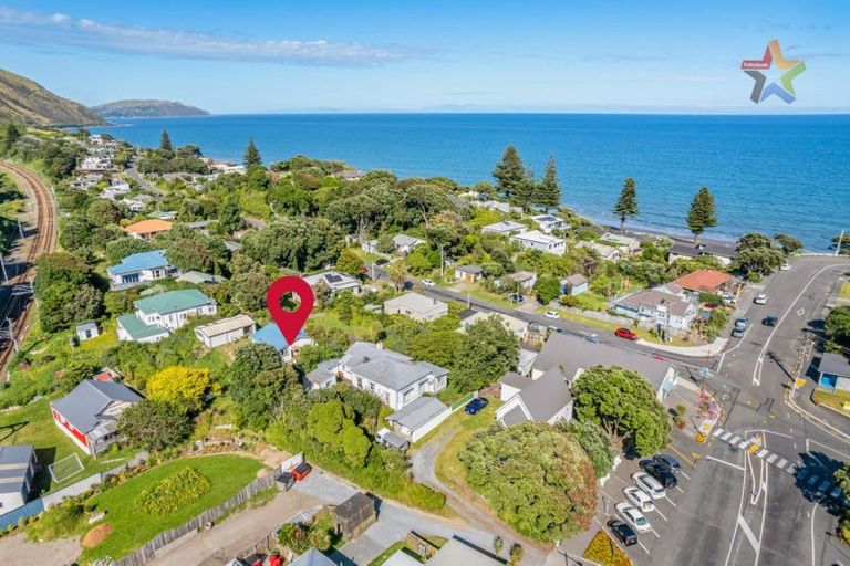 Photo of property in 15 Beach Road, Paekakariki, 5034