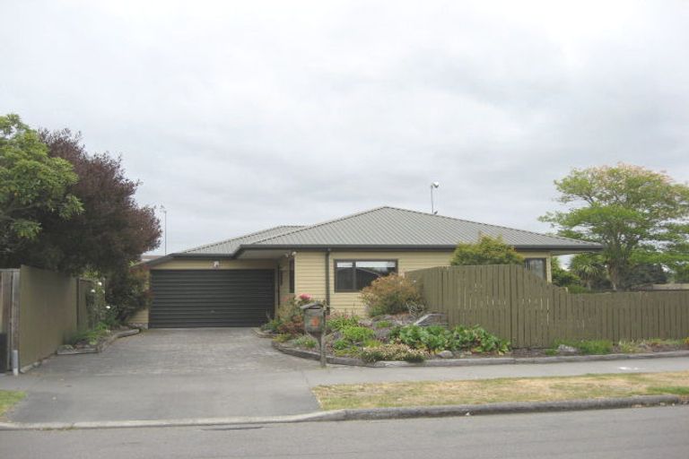 Photo of property in 3 Pinaster Place, Parklands, Christchurch, 8083